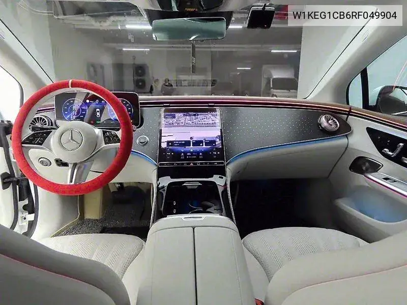 Mercedes-Benz EQE 2024 года выпуска