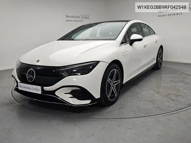 Mercedes-Benz EQE 2024 года выпуска