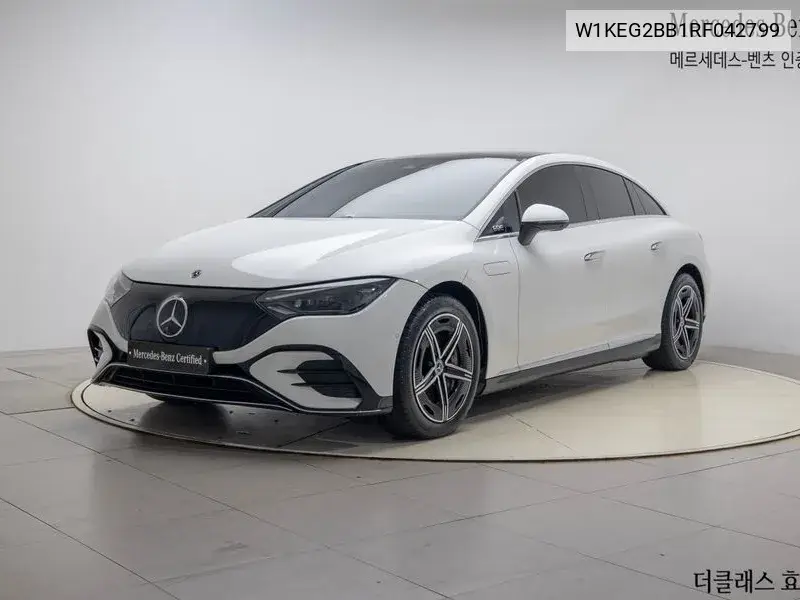 Mercedes-Benz EQE 2024 года выпуска