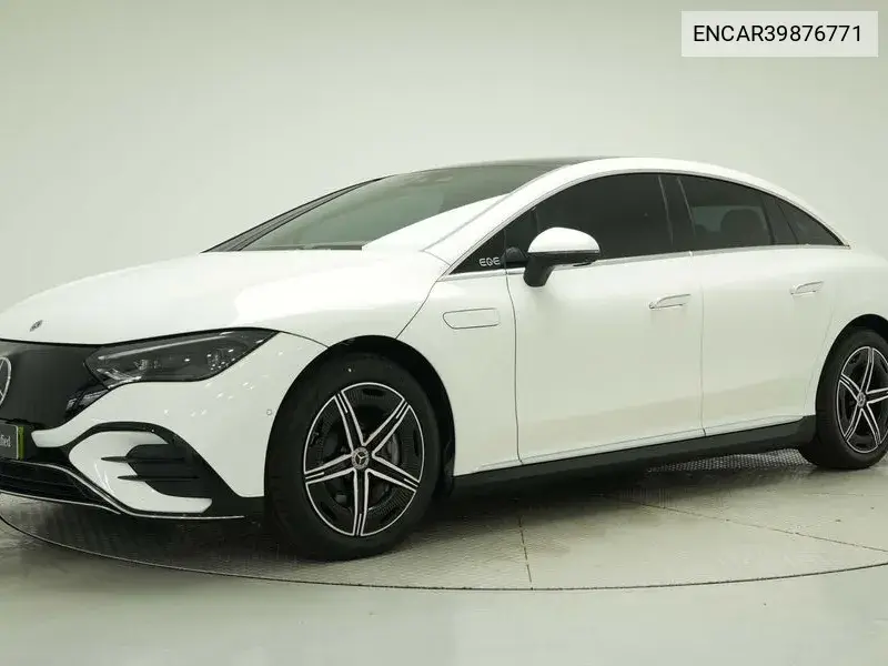 Mercedes-Benz EQE 2024 года выпуска