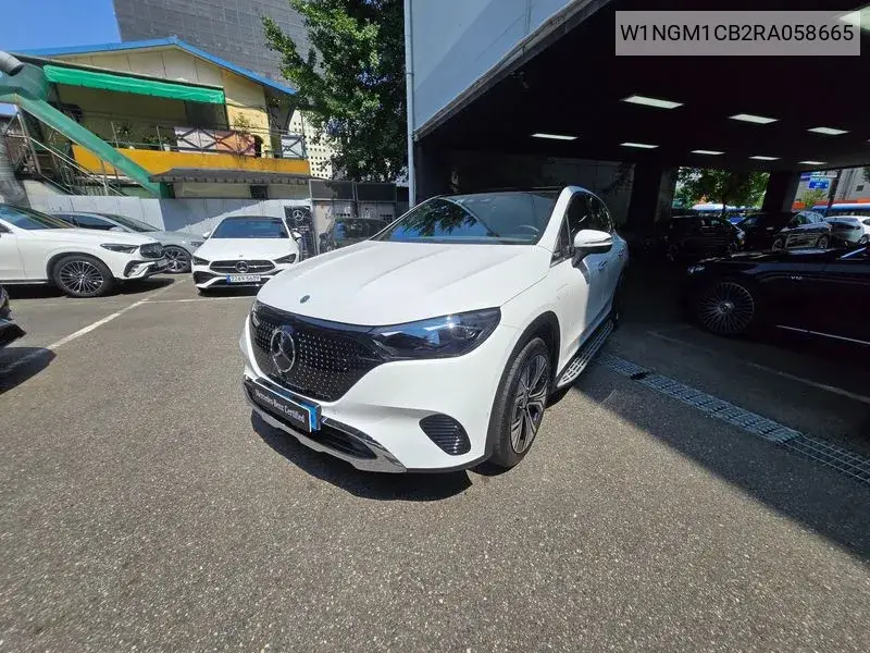 Mercedes-Benz EQE 2024 года выпуска