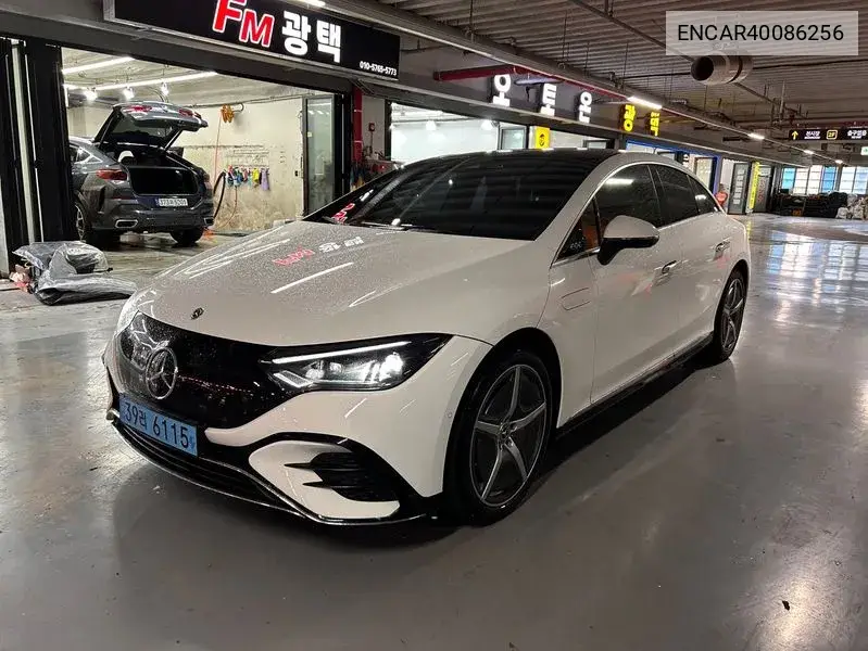 Mercedes-Benz EQE 2024 года выпуска