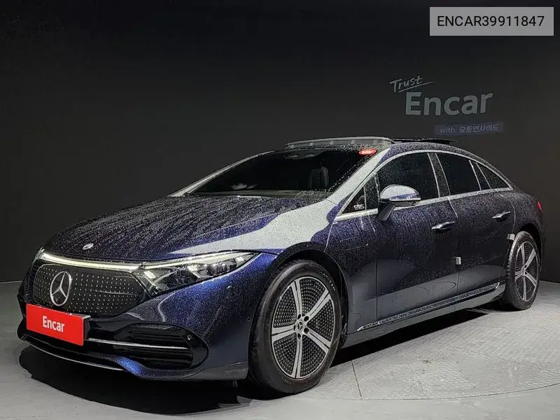 Mercedes-Benz EQS 2022 года выпуска