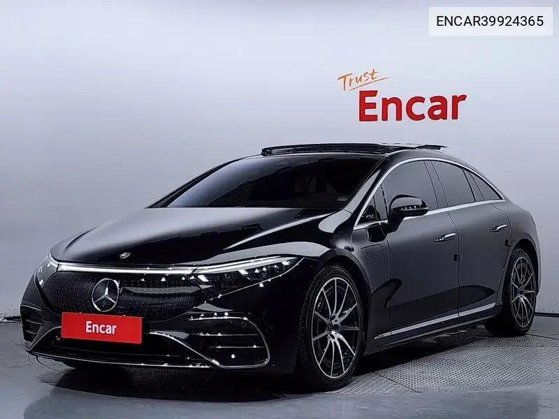 Mercedes-Benz EQS 2022 года выпуска