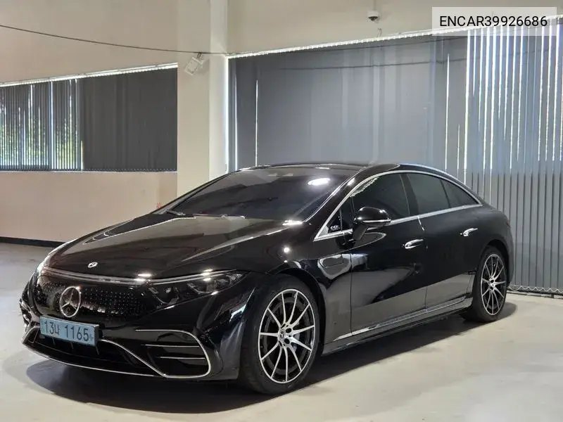 Mercedes-Benz EQS 2022 года выпуска