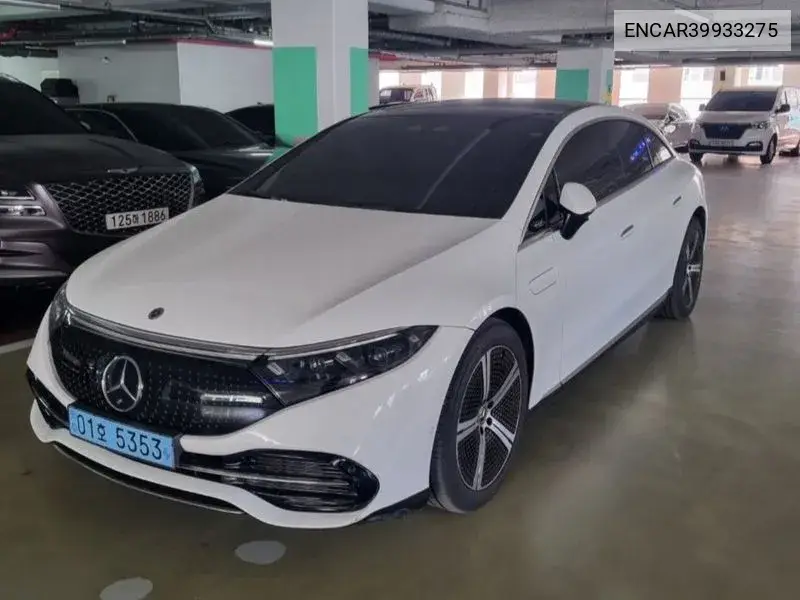 Mercedes-Benz EQS 2022 года выпуска