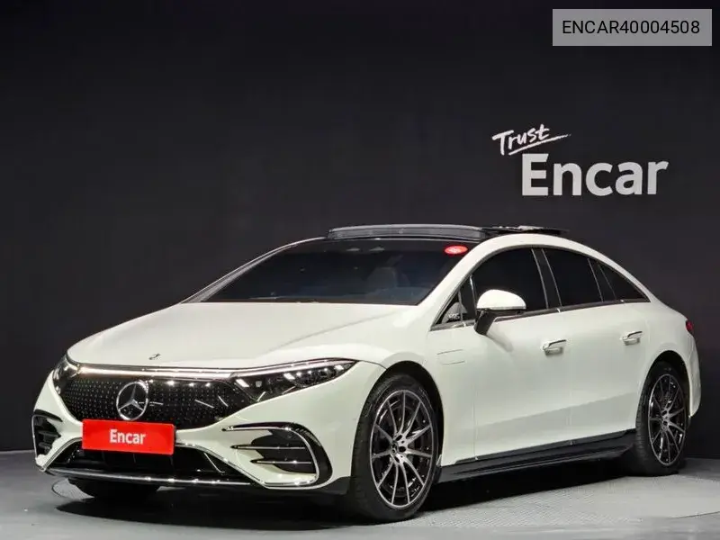Mercedes-Benz EQS 2022 года выпуска