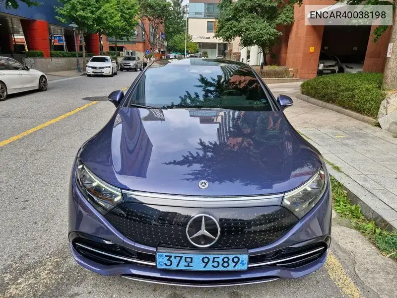 Mercedes-Benz EQS 2022 года выпуска