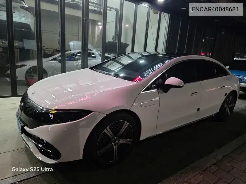 Mercedes-Benz EQS 2022 года выпуска