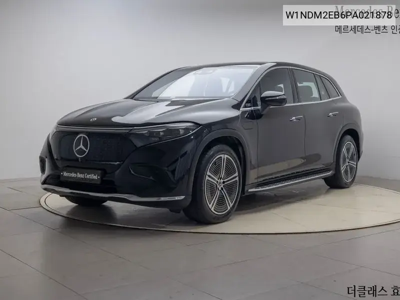 Mercedes-Benz EQS 2023 года выпуска