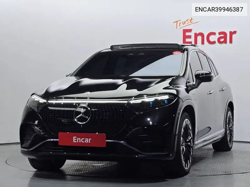 Mercedes-Benz EQS 2023 года выпуска