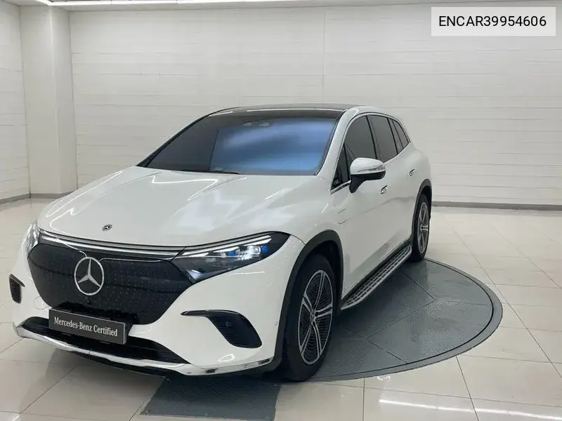 Mercedes-Benz EQS 2023 года выпуска