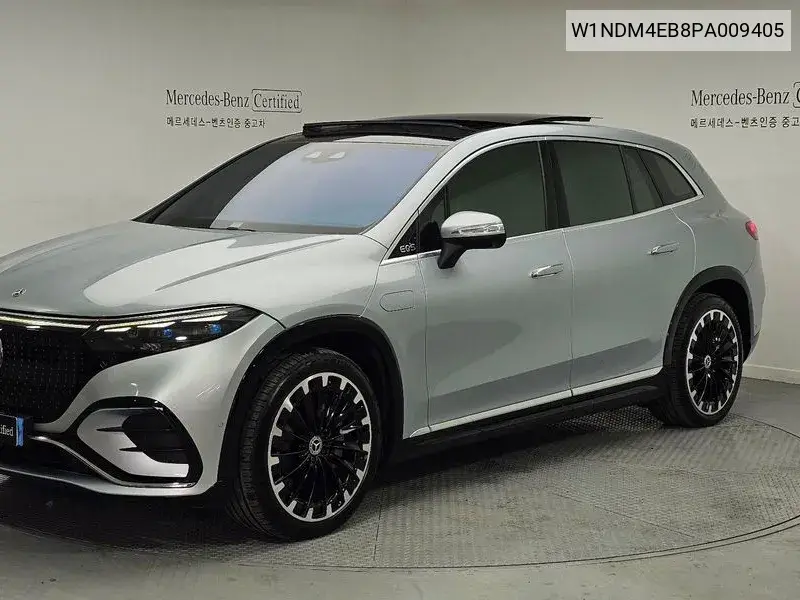 Mercedes-Benz EQS 2023 года выпуска