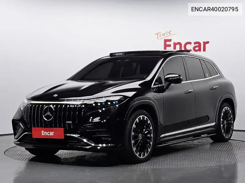 Mercedes-Benz EQS 2023 года выпуска