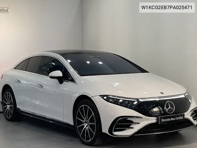 Mercedes-Benz EQS 2023 года выпуска