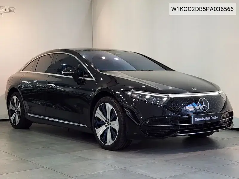 Mercedes-Benz EQS 2023 года выпуска