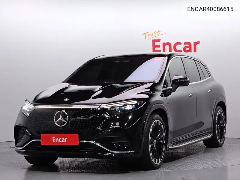 Mercedes-Benz EQS 2023 года выпуска