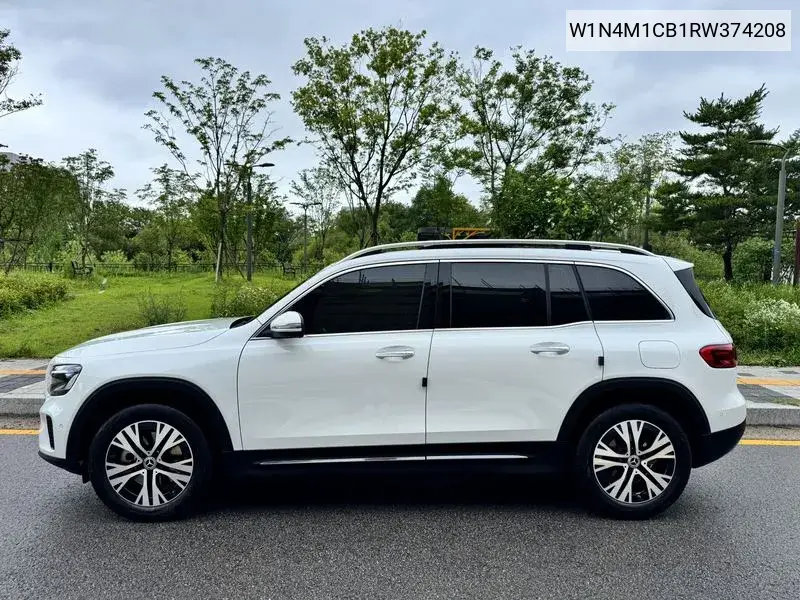 Mercedes-Benz GLB 2024 года выпуска