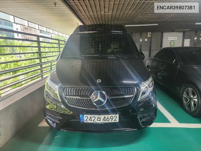 Mercedes-Benz V-klasse 2023 года выпуска