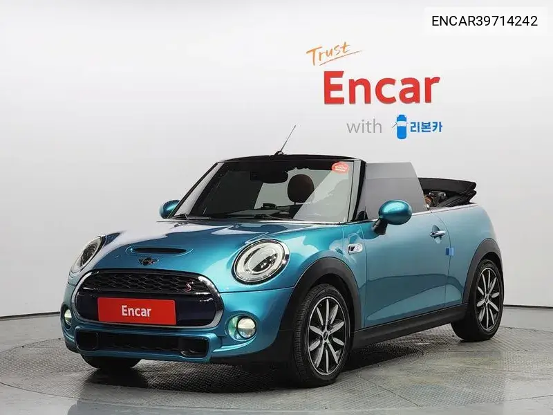 MINI Convertible 2017 года выпуска