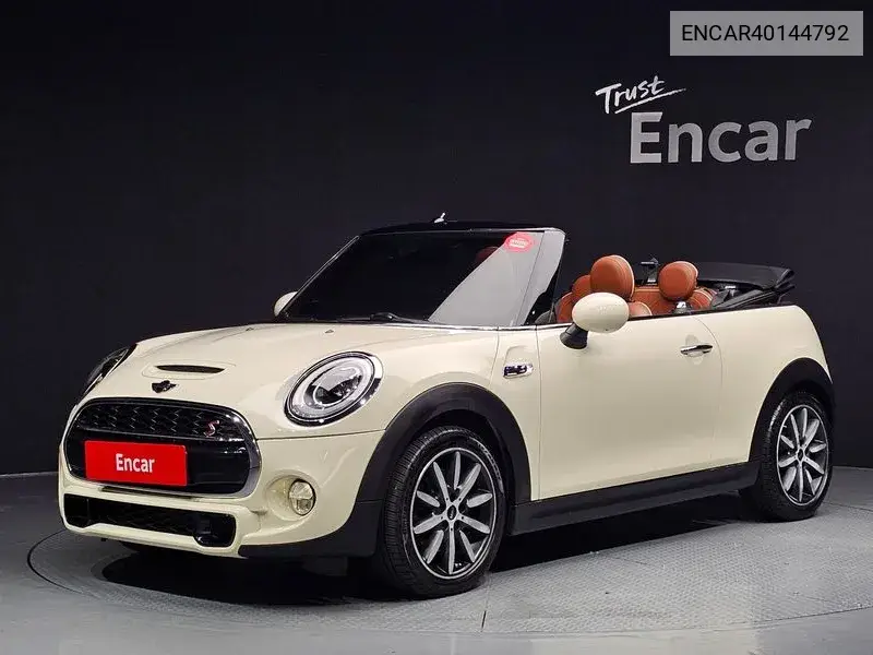 MINI Convertible 2017 года выпуска