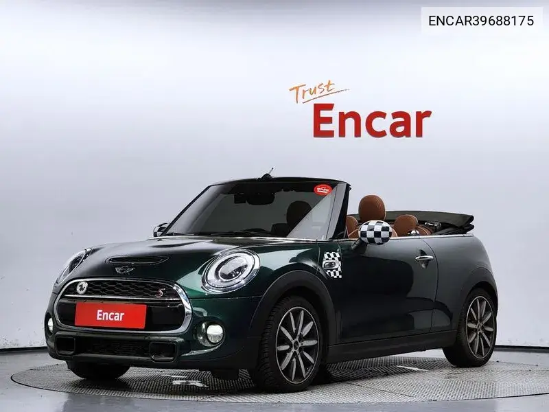 MINI Convertible 2018 года выпуска