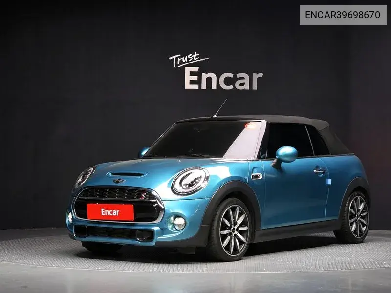 MINI Convertible 2018 года выпуска