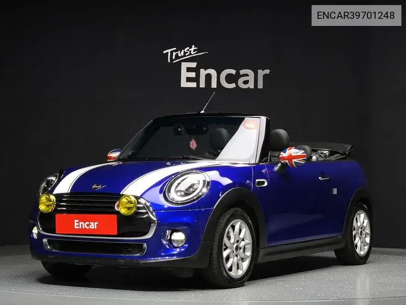 MINI Convertible 2018 года выпуска
