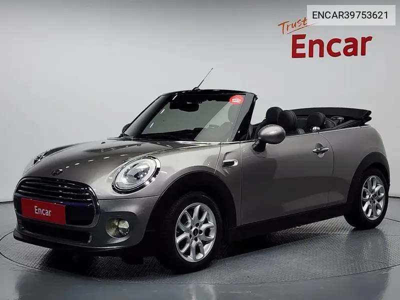 MINI Convertible 2018 года выпуска