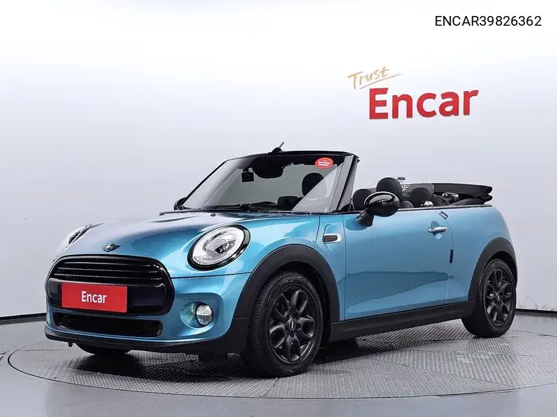 MINI Convertible 2018 года выпуска