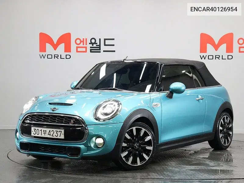 MINI Convertible 2018 года выпуска
