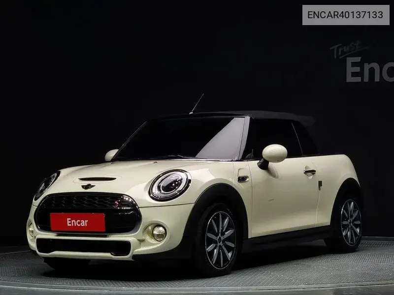 MINI Convertible 2018 года выпуска