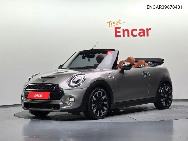 MINI Convertible 2019 года выпуска