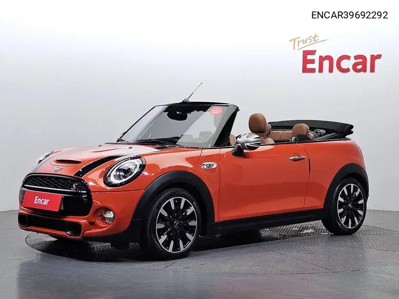 MINI Convertible 2019 года выпуска