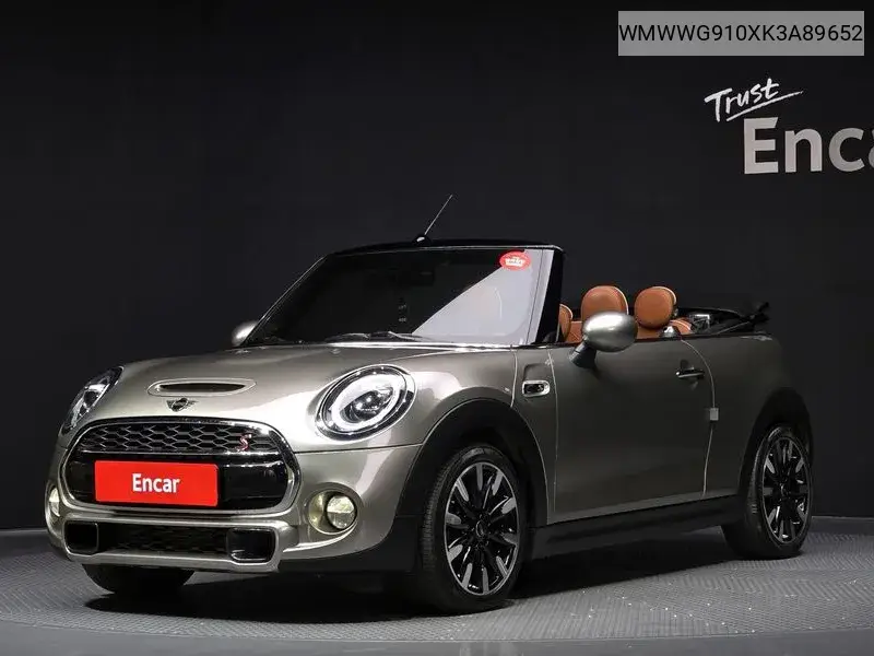 MINI Convertible 2019 года выпуска