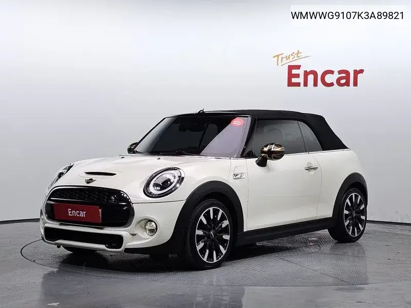 MINI Convertible 2019 года выпуска