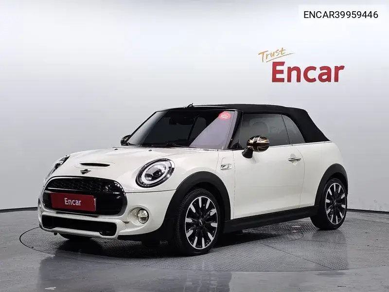 MINI Convertible 2019 года выпуска
