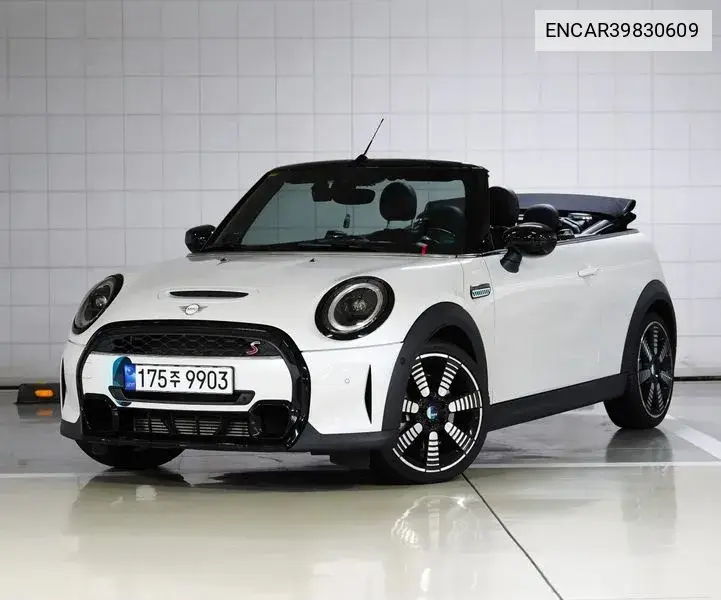 MINI Convertible 2023 года выпуска