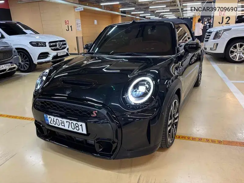 MINI Convertible 2024 года выпуска