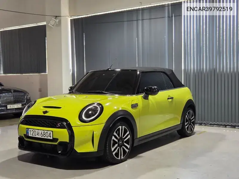 MINI Convertible 2024 года выпуска