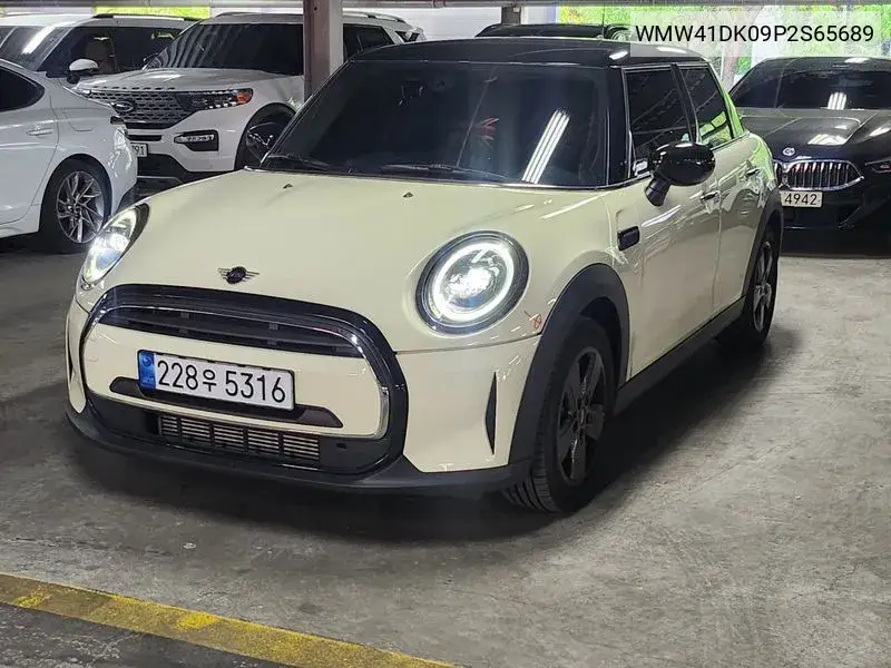 MINI Cooper 2022 года выпуска