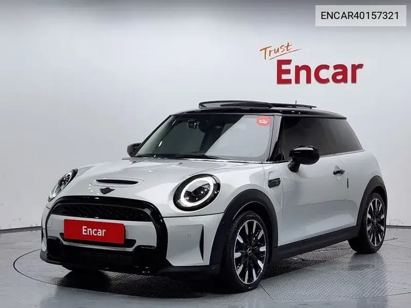 MINI Cooper 2022 года выпуска