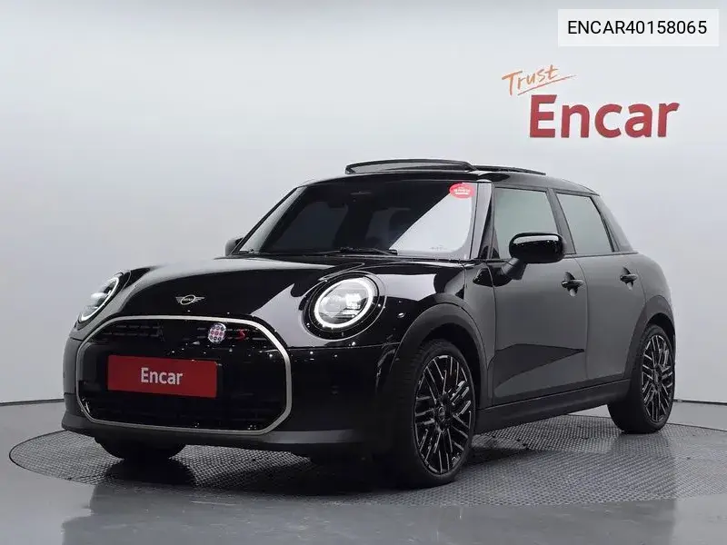 MINI Cooper 2024 года выпуска