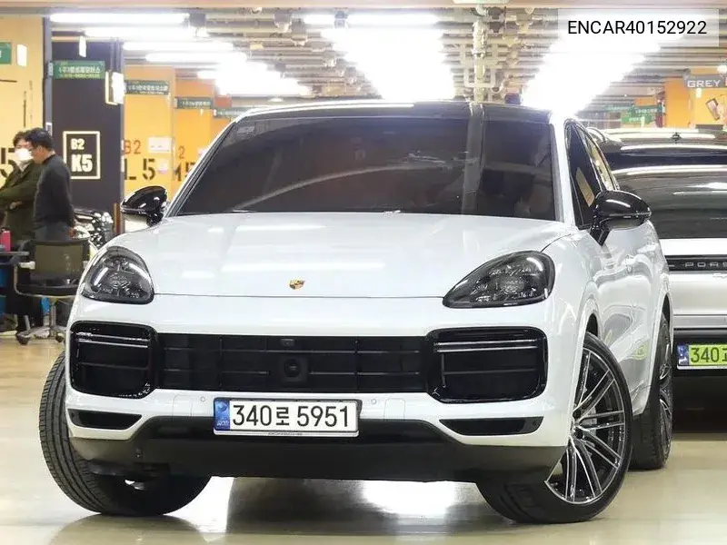 Porsche Cayenne 2022 года выпуска