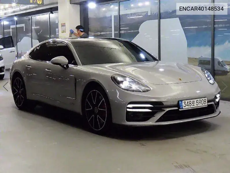 Porsche Panamera 2022 года выпуска