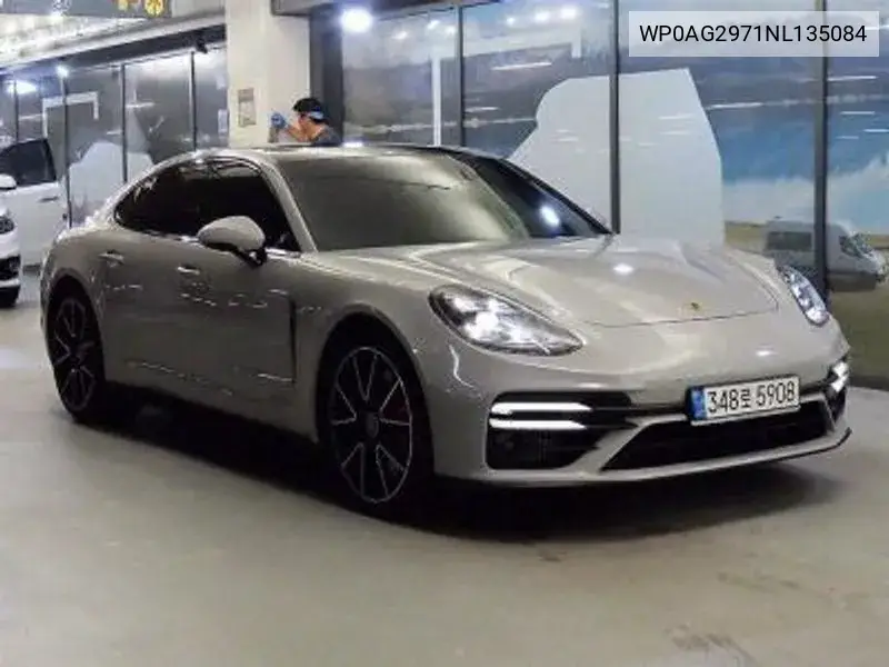 Porsche Panamera 2022 года выпуска