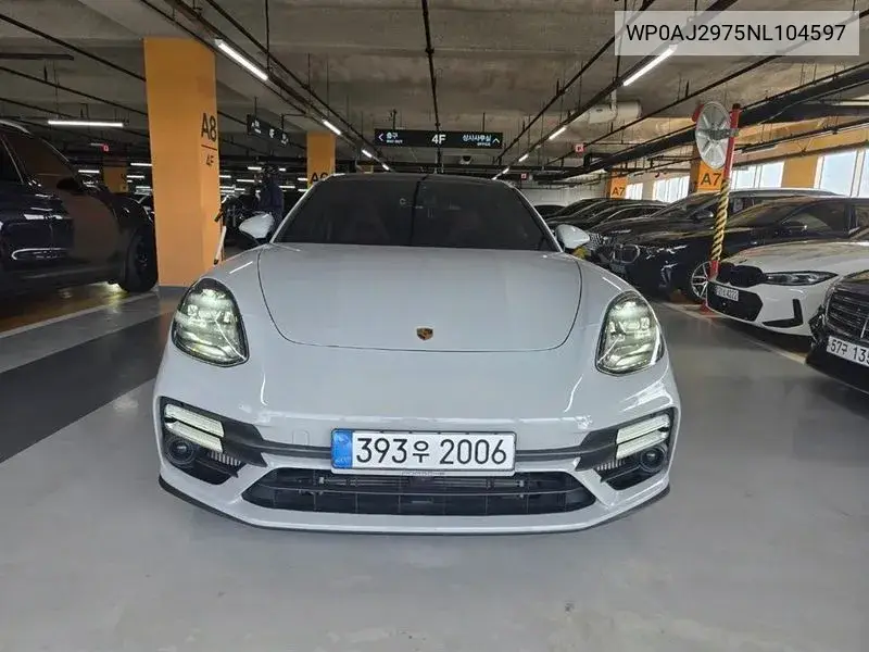 Porsche Panamera 2022 года выпуска
