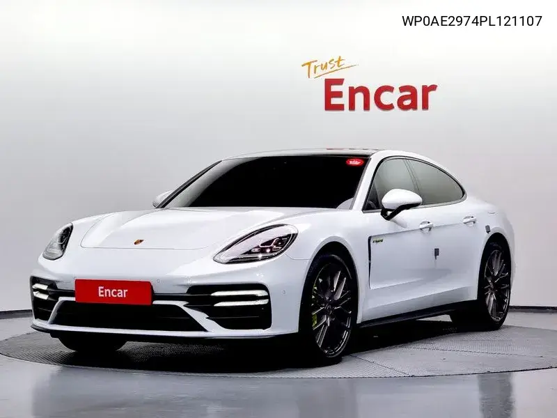 Porsche Panamera 2023 года выпуска