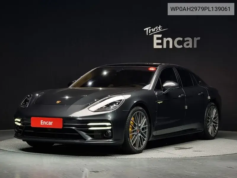 Porsche Panamera 2023 года выпуска