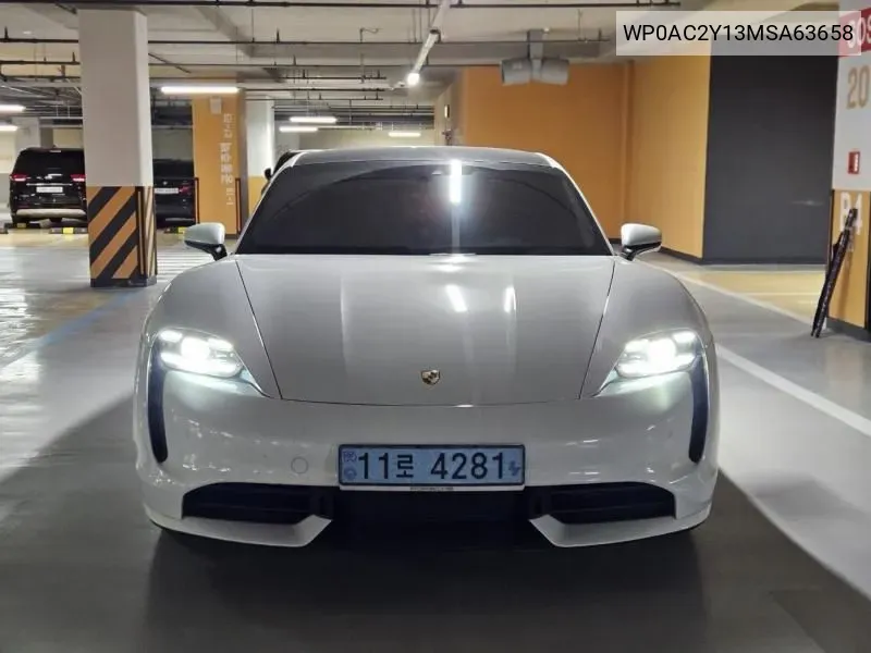 Porsche Taycan 2021 года выпуска